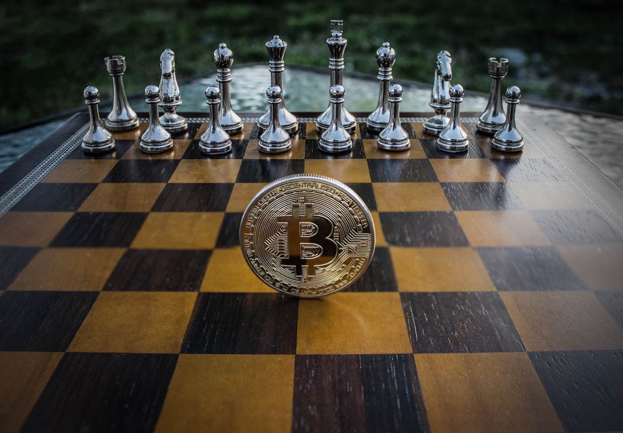 Moneda fiduciară vs. criptomonedele: Alegerea între tradițional și digital