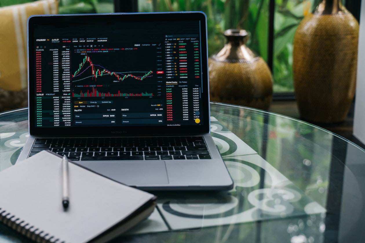 Cum să alegi cea mai bună platformă de tranzacționare a criptomonedelor
