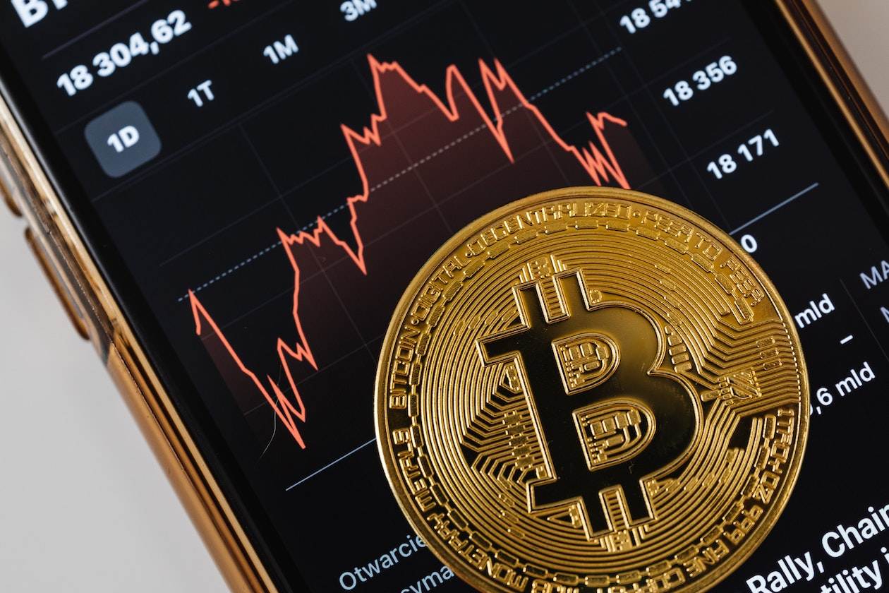 Bitcoin și blockchain: Cum revoluționează aceste tehnologii industria financiară