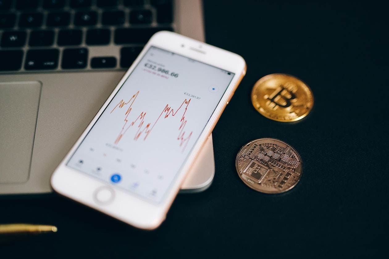 Blockchain și viitorul tranzacțiilor financiare: Eficiență, transparență și scalabilitate