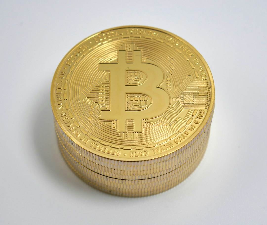 Bitcoin și istoria sa: cum a apărut și cum a evoluat moneda digitală