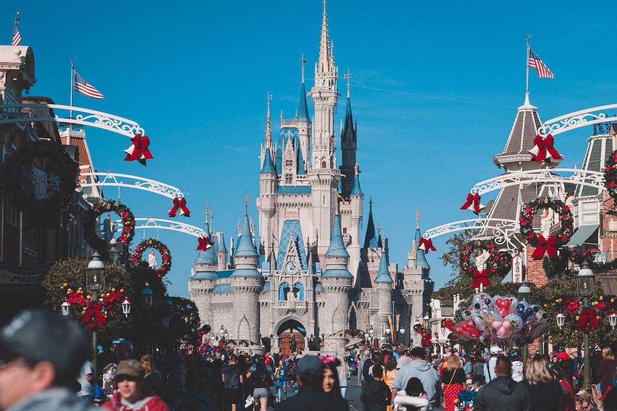 Disney (DIS) Surprinde cu Performanțe Financiare Impresionante și Perspective Solide pentru Viitor