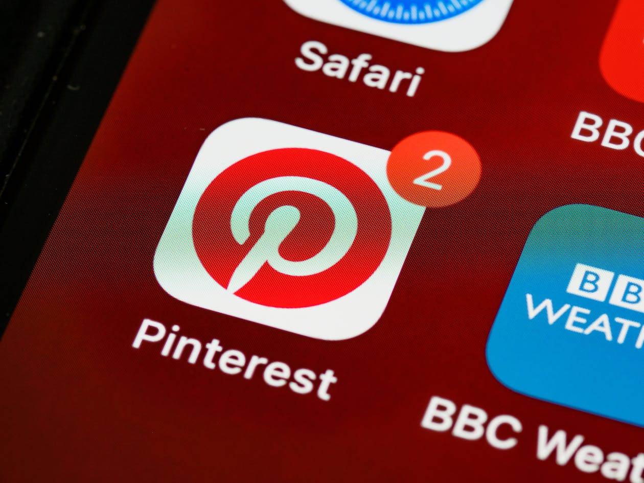Pinterest: Rezultate Mixte și Oportunități de Creștere prin Parteneriatul cu Google